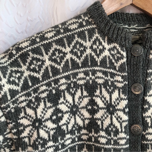 Handmade Handknit Fair Isle Winter Snowflake Wool Knit Button Up Sweater - Picture 3 of 10